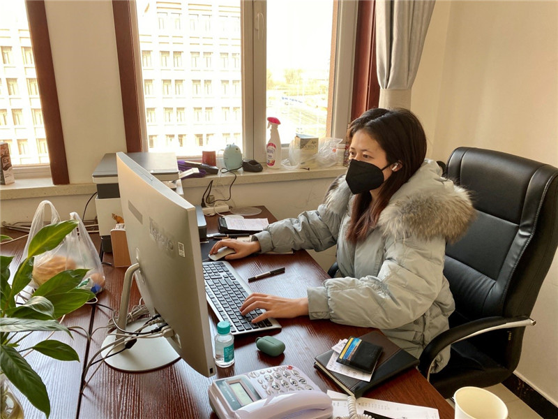 让党旗飘扬在战斗一线 压球手机在线官网-压球(中国)
疫情防控复工复产侧记（三）